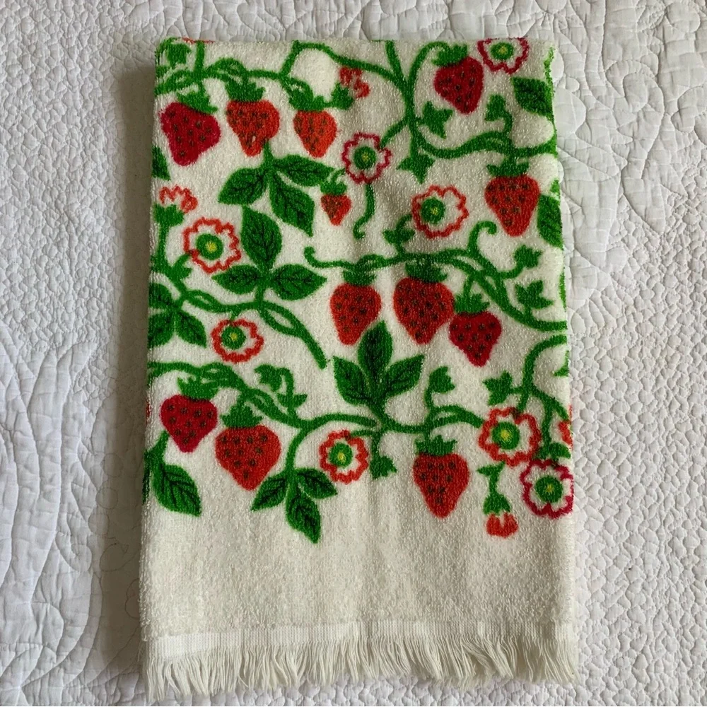 Vintage 70s strawberry vine white and red green hand towel